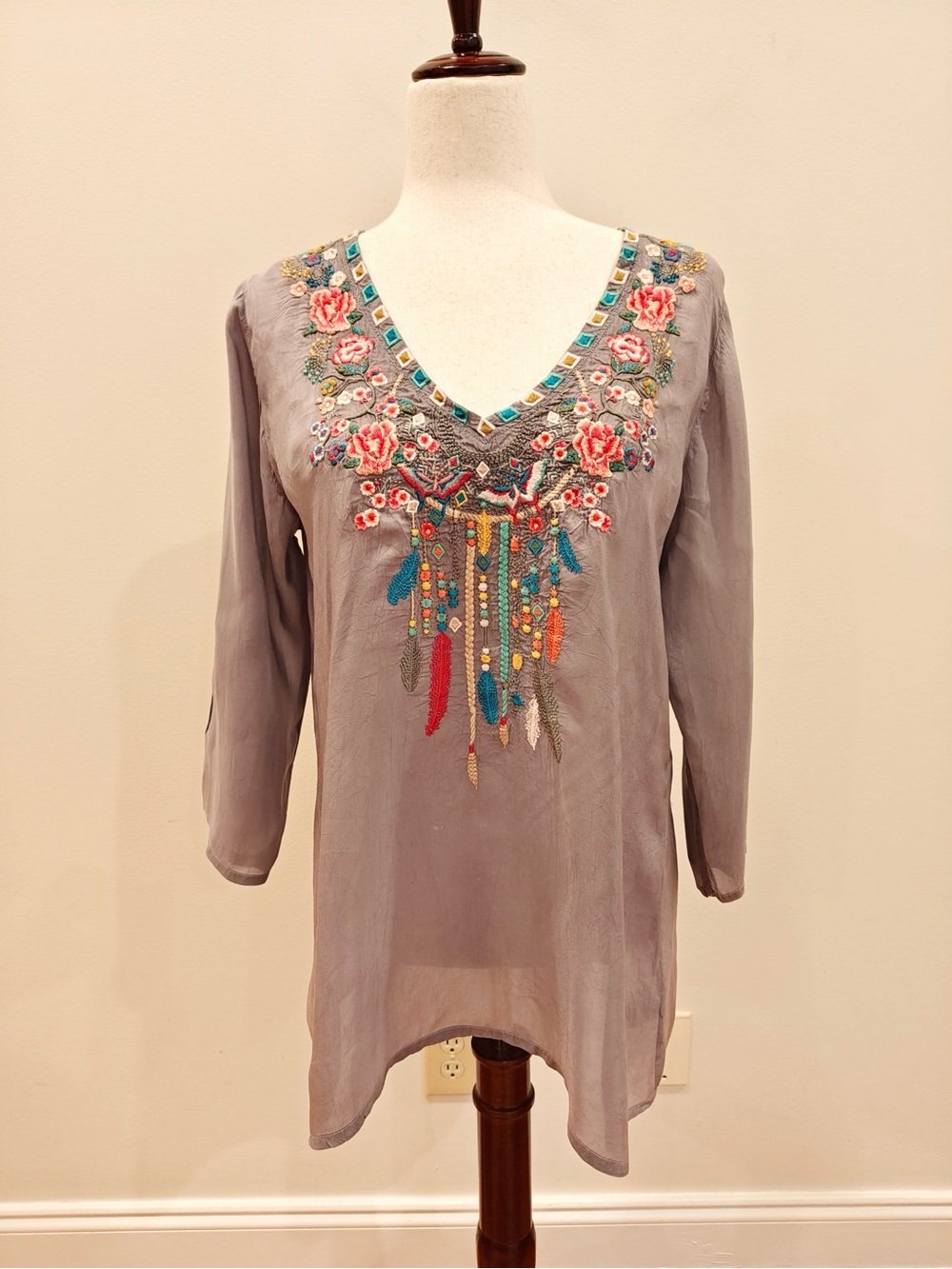 Johnny Was Blouse Top Small Gray Embroidered Floral Boho Roll Tab Sleeves Flowy